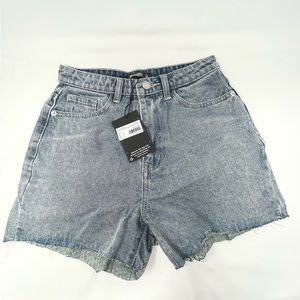 RAW HEM DENIM SHORT RECYCLED